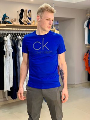 Синяя футболка с принтом Calvin Klein 3310 фото