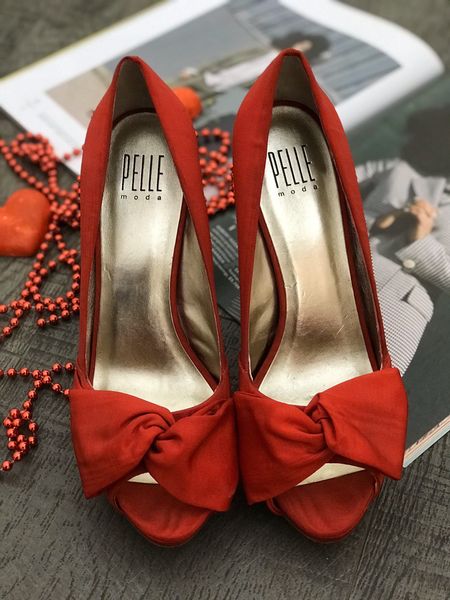 Червоні шовкові туфлі Pelle Moda 1134 фото