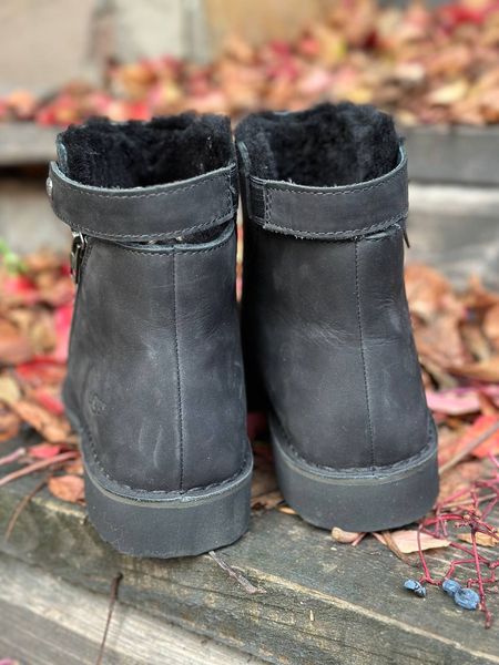Черные ботинки с мехом UGG 1176 фото