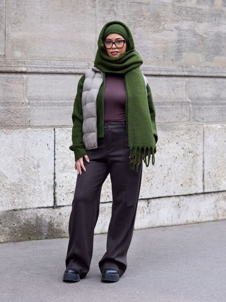 Жилетка Uniqlo бежевая PUFFERTECH Vest 81081 фото