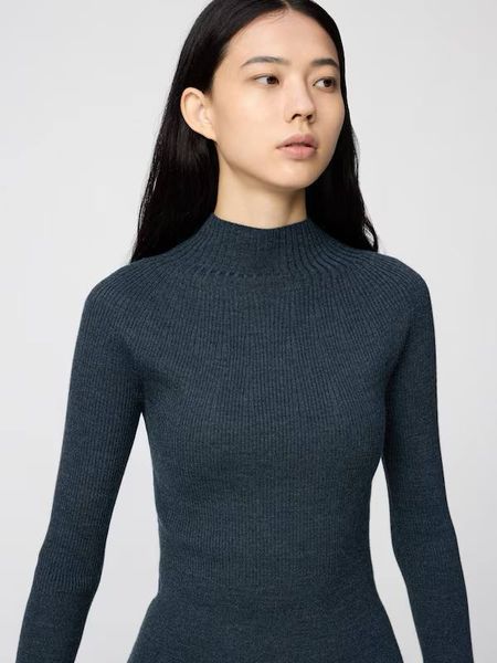 Платье Uniqlo U черное 3D Knit Seamless Merino Blend Dress 8004 фото