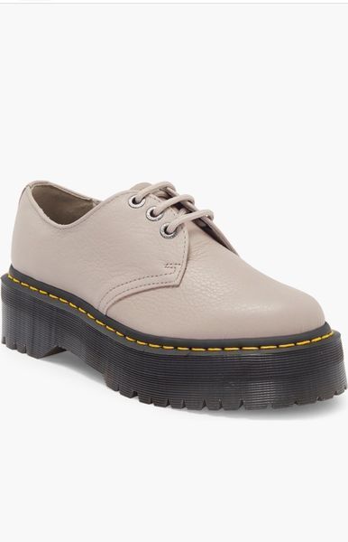 Туфли дерби Dr. Martens бежевые Quad II Platform Derby 7676 фото
