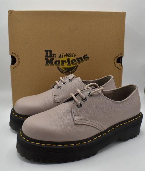 Туфли дерби Dr. Martens бежевые Quad II Platform Derby 7676 фото