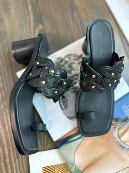 Босоножки Rebecca Minkoff черные Studded Toe Loop Sandal 8359 фото