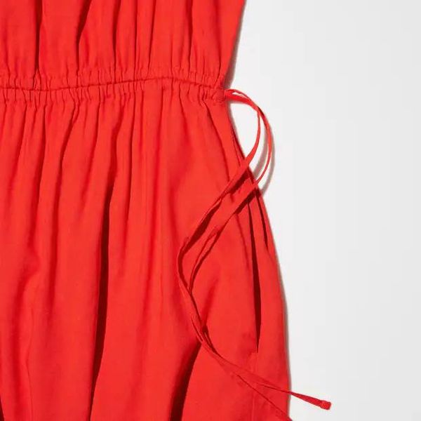 Платье Uniqlo:C красное GATHERED BACK OPEN SHORT SLEEVED DRESS 6730 фото