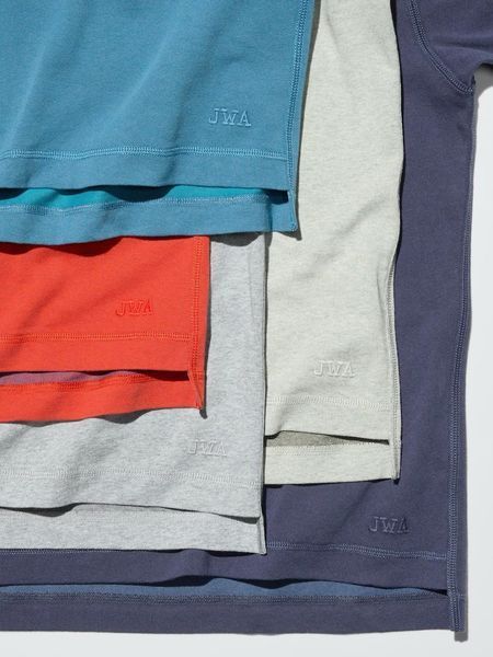 Футболка Uniqlo+JW Anderson синяя Colour Block T-Shirt  8530 фото