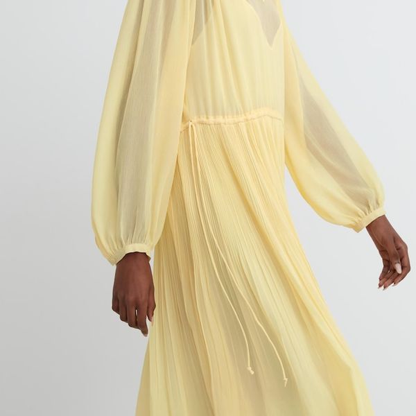 Платье Uniqlo:C желтое Chiffon Pleated Long-Sleeve Dress 6504 фото