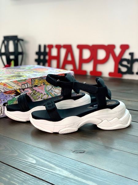 Черно-белые босоножки Jeffrey Campbell 4209 фото