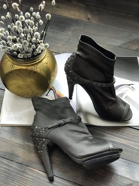 Сірі ботильйони Bebe 112 фото
