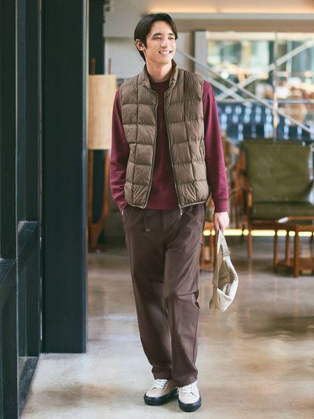 Жилетка Uniqlo коричнева PUFFERTECH Vest 7997 фото