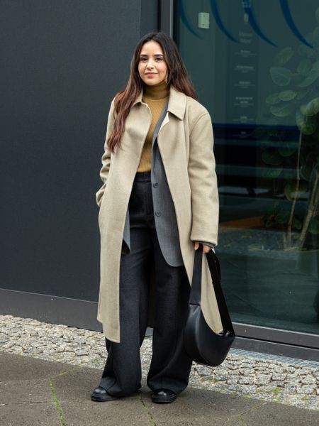 Пальто Uniqlo:C бежевое Wool Blend Wrap Coat  72401 фото