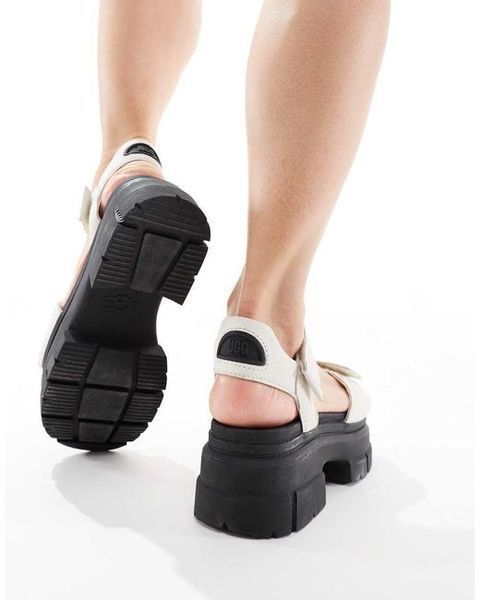Босоножки UGG бежевые Ashton Lug Sandal  8278 фото